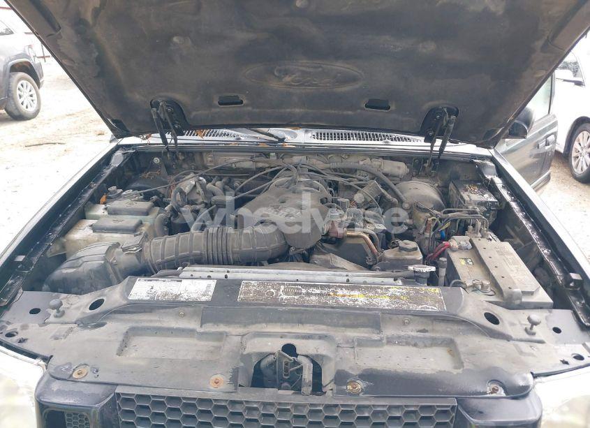 Photo 10 of 2001 Ford Explorer SPORT TRAC (VIN 1FMZU67E81UC75346)