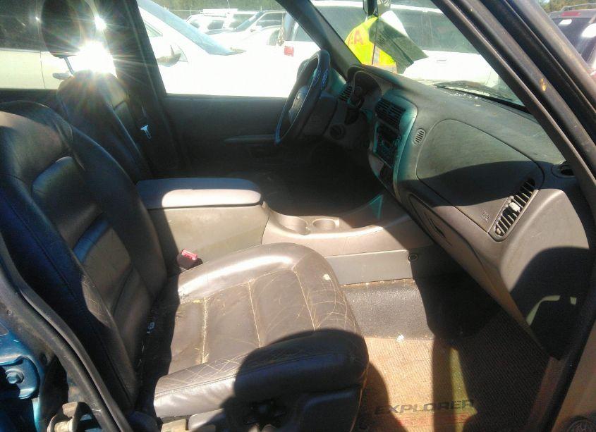 Photo 5 of 2002 Ford Explorer SPORT TRAC (VIN 1FMZU67E82UC19845)