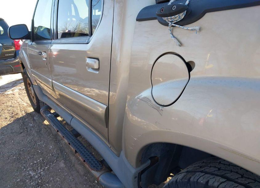 Photo 13 of 2002 Ford Explorer SPORT TRAC CHOICE/PREMIUM/VALUE (VIN 1FMZU67E82UC68351)