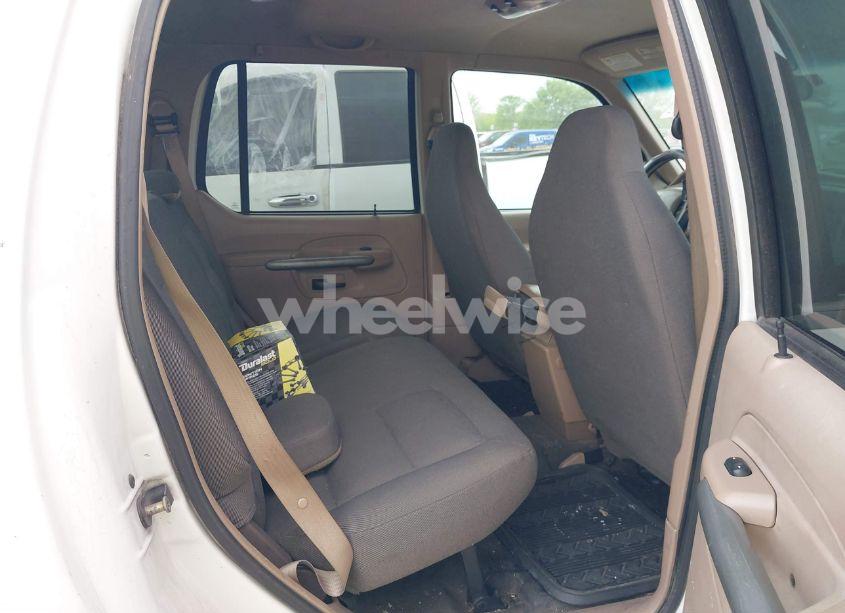 Photo 8 of 2002 Ford Explorer SPORT TRAC (VIN 1FMZU67E82UD26328)