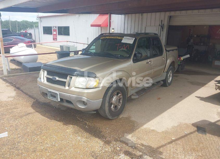 Photo 2 of 2002 Ford Explorer SPORT TRAC (VIN 1FMZU67E92UD00403)