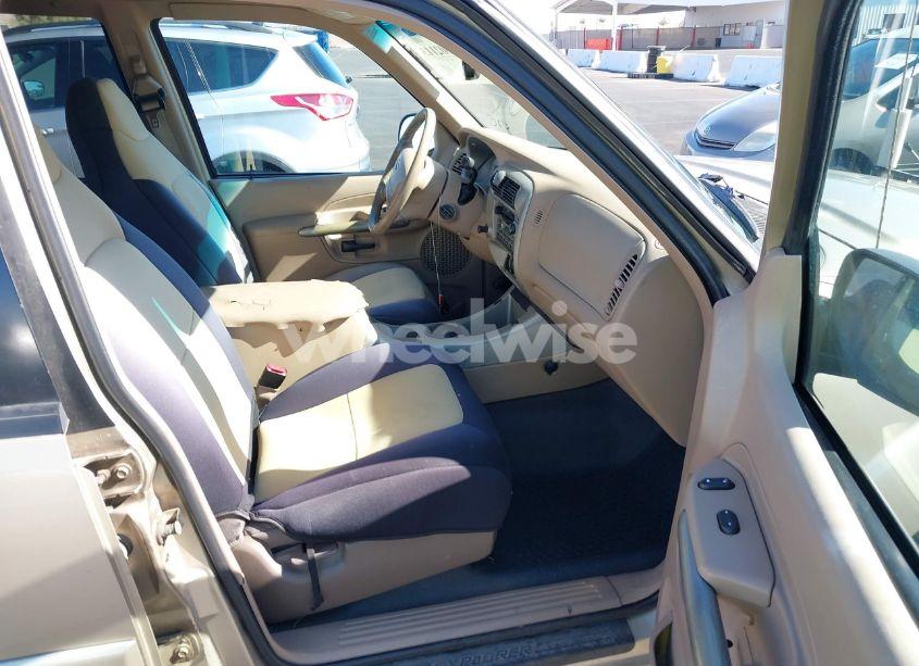 Photo 5 of 2002 Ford Explorer SPORT TRAC (VIN 1FMZU67E92UD54753)