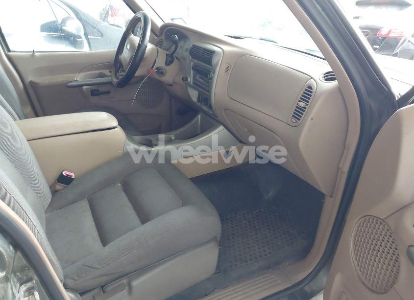 Photo 5 of 2002 Ford Explorer SPORT TRAC (VIN 1FMZU67E92UD71634)