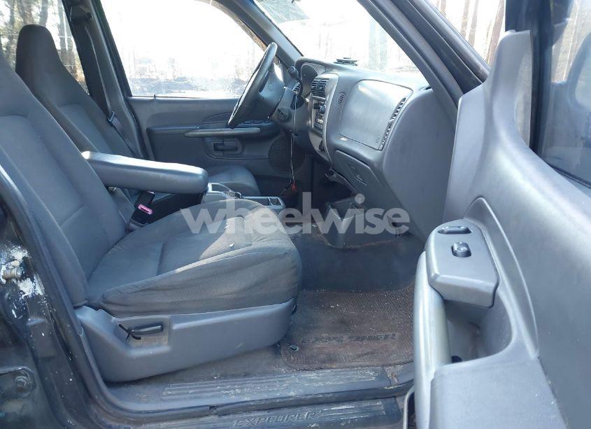 Photo 5 of 2001 Ford Explorer SPORT TRAC (VIN 1FMZU67EX1UC48035)