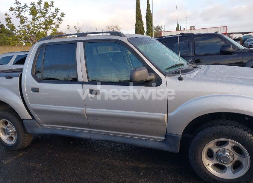 Photo 13 of 2004 Ford Explorer SPORT TRAC ADRENALIN/XLS/XLT (VIN 1FMZU67K04UA23780)