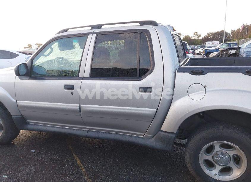 Photo 14 of 2004 Ford Explorer SPORT TRAC ADRENALIN/XLS/XLT (VIN 1FMZU67K04UA23780)