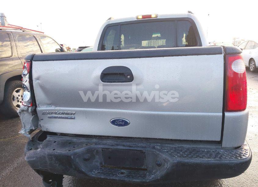 Photo 16 of 2004 Ford Explorer SPORT TRAC ADRENALIN/XLS/XLT (VIN 1FMZU67K04UA23780)