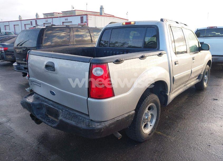Photo 4 of 2004 Ford Explorer SPORT TRAC ADRENALIN/XLS/XLT (VIN 1FMZU67K04UA23780)
