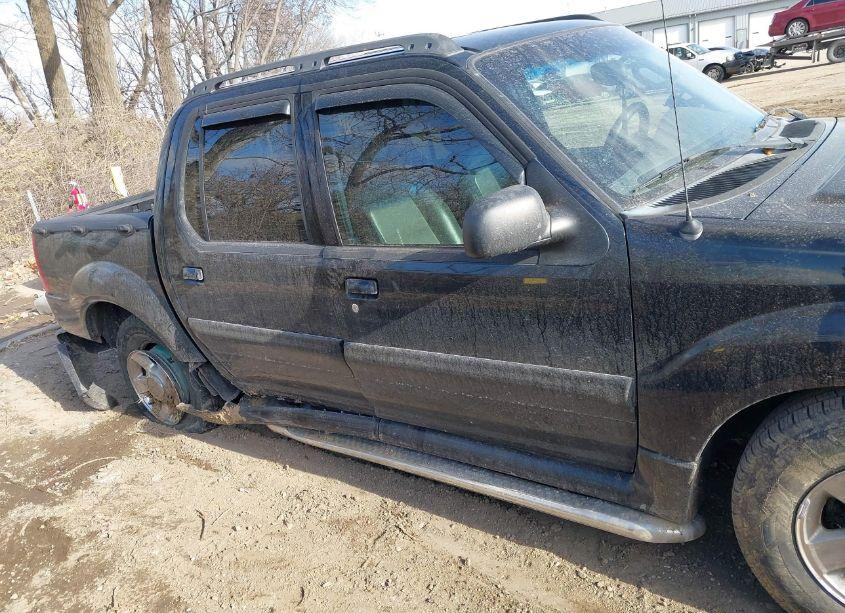 Photo 13 of 2004 Ford Explorer SPORT TRAC ADRENALIN/XLS/XLT (VIN 1FMZU67K04UC03079)