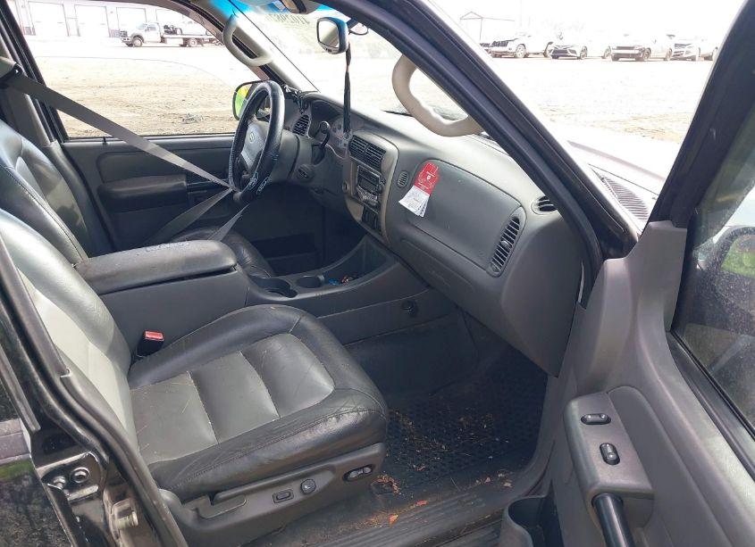 Photo 5 of 2004 Ford Explorer SPORT TRAC ADRENALIN/XLS/XLT (VIN 1FMZU67K04UC03079)