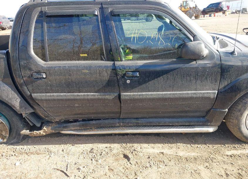 Photo 6 of 2004 Ford Explorer SPORT TRAC ADRENALIN/XLS/XLT (VIN 1FMZU67K04UC03079)