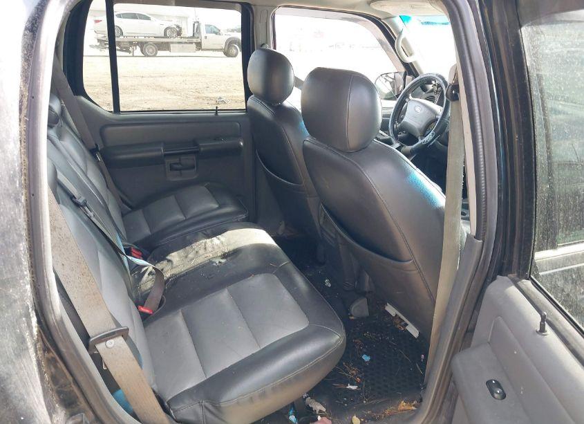 Photo 8 of 2004 Ford Explorer SPORT TRAC ADRENALIN/XLS/XLT (VIN 1FMZU67K04UC03079)