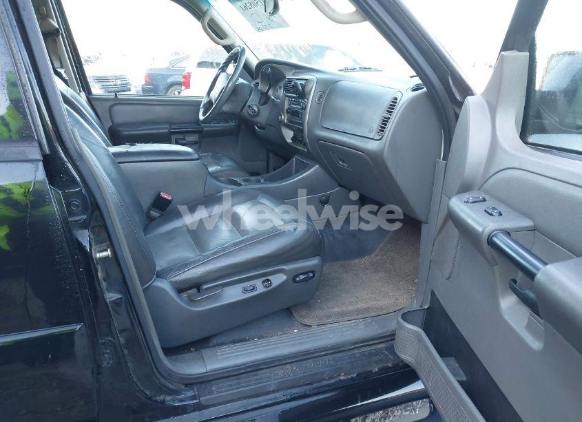 Photo 5 of 2005 Ford Explorer SPORT TRAC ADRENALIN/XLS/XLT (VIN 1FMZU67K05UB40079)