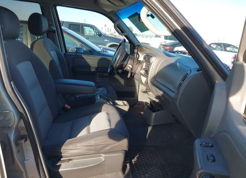 Photo 5 of 2005 Ford Explorer SPORT TRAC ADRENALIN/XLS/XLT (VIN 1FMZU67K05UB81960)