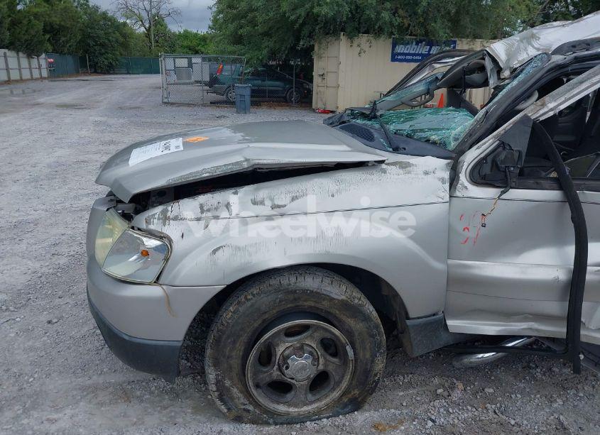 Photo 12 of 2004 Ford Explorer SPORT TRAC ADRENALIN/XLS/XLT (VIN 1FMZU67K14UA83504)