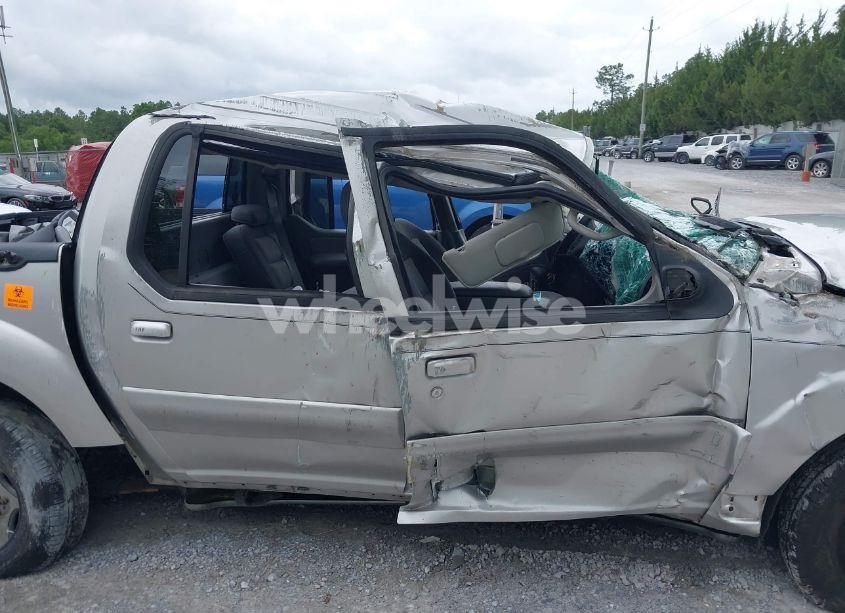 Photo 15 of 2004 Ford Explorer SPORT TRAC ADRENALIN/XLS/XLT (VIN 1FMZU67K14UA83504)