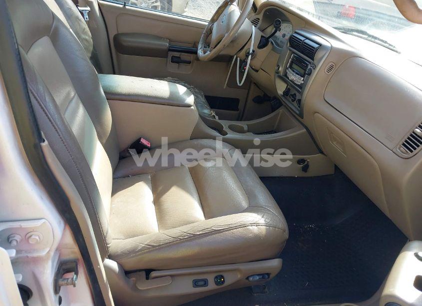 Photo 5 of 2005 Ford Explorer SPORT TRAC ADRENALIN/XLS/XLT (VIN 1FMZU67K15UA48284)