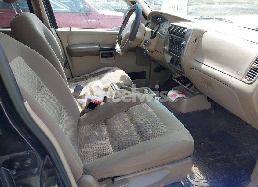 Photo 5 of 2005 Ford Explorer SPORT TRAC ADRENALIN/XLS/XLT (VIN 1FMZU67K15UA48446)