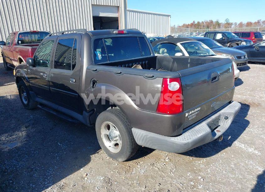 Photo 3 of 2005 Ford Explorer SPORT TRAC (VIN 1FMZU67K15UB45923)