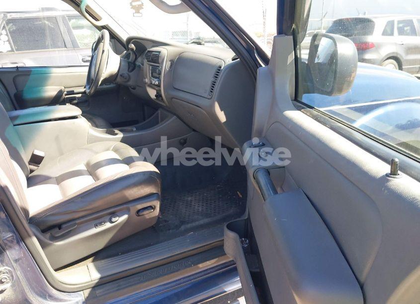 Photo 5 of 2005 Ford Explorer SPORT TRAC ADRENALIN/XLS/XLT (VIN 1FMZU67K15UB73530)