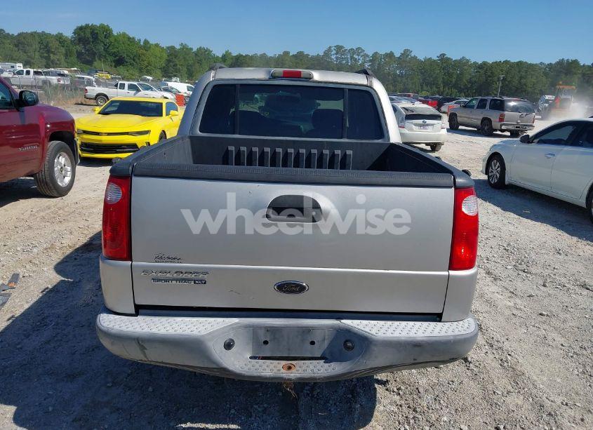 Photo 16 of 2004 Ford Explorer SPORT TRAC ADRENALIN/XLS/XLT (VIN 1FMZU67K34UA66302)