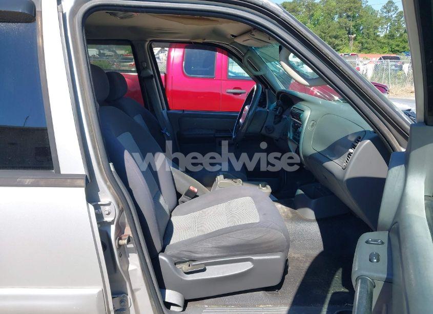 Photo 5 of 2004 Ford Explorer SPORT TRAC ADRENALIN/XLS/XLT (VIN 1FMZU67K34UA66302)