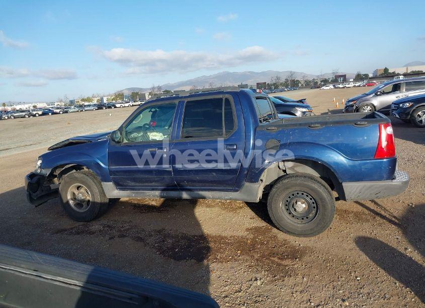 Photo 15 of 2004 Ford Explorer SPORT TRAC ADRENALIN/XLS/XLT (VIN 1FMZU67K34UA88932)