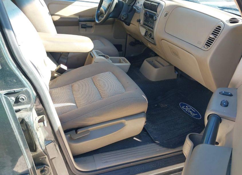 Photo 5 of 2004 Ford Explorer SPORT TRAC ADRENALIN/XLS/XLT (VIN 1FMZU67K34UB22920)