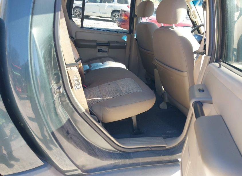 Photo 8 of 2004 Ford Explorer SPORT TRAC ADRENALIN/XLS/XLT (VIN 1FMZU67K34UB22920)
