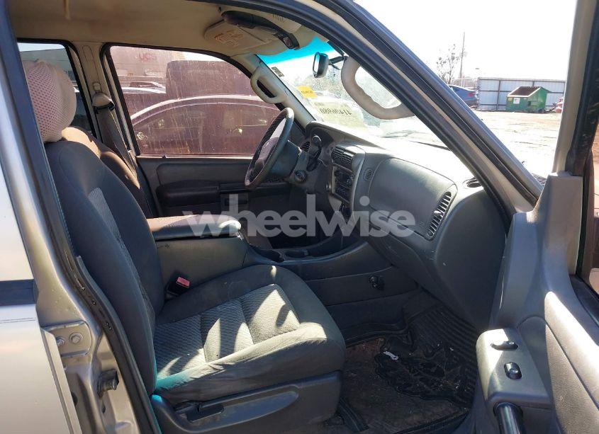 Photo 5 of 2005 Ford Explorer SPORT TRAC ADRENALIN/XLS/XLT (VIN 1FMZU67K35UA29591)