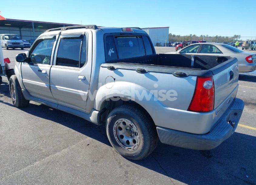 Photo 3 of 2005 Ford Explorer SPORT TRAC (VIN 1FMZU67K35UB82696)