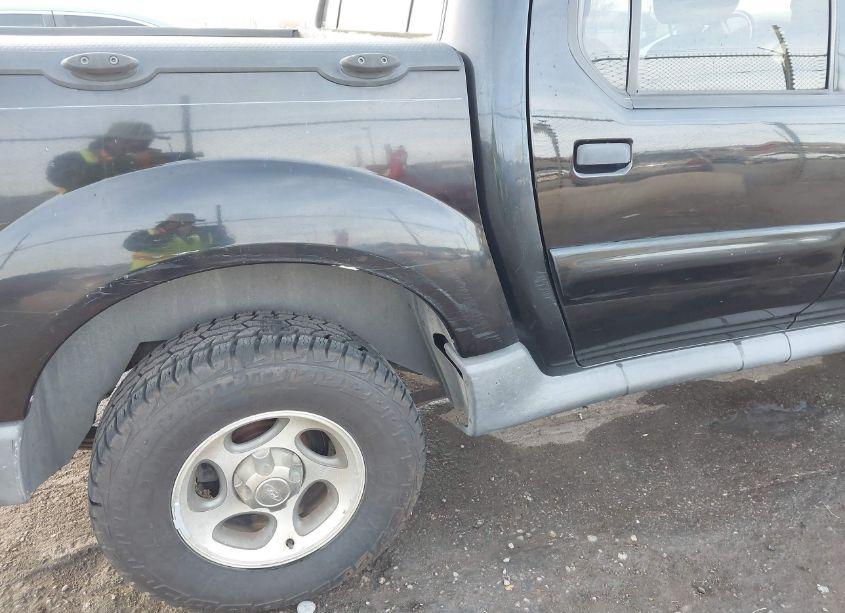 Photo 6 of 2004 Ford Explorer SPORT TRAC ADRENALIN/XLS/XLT (VIN 1FMZU67K44UA04035)