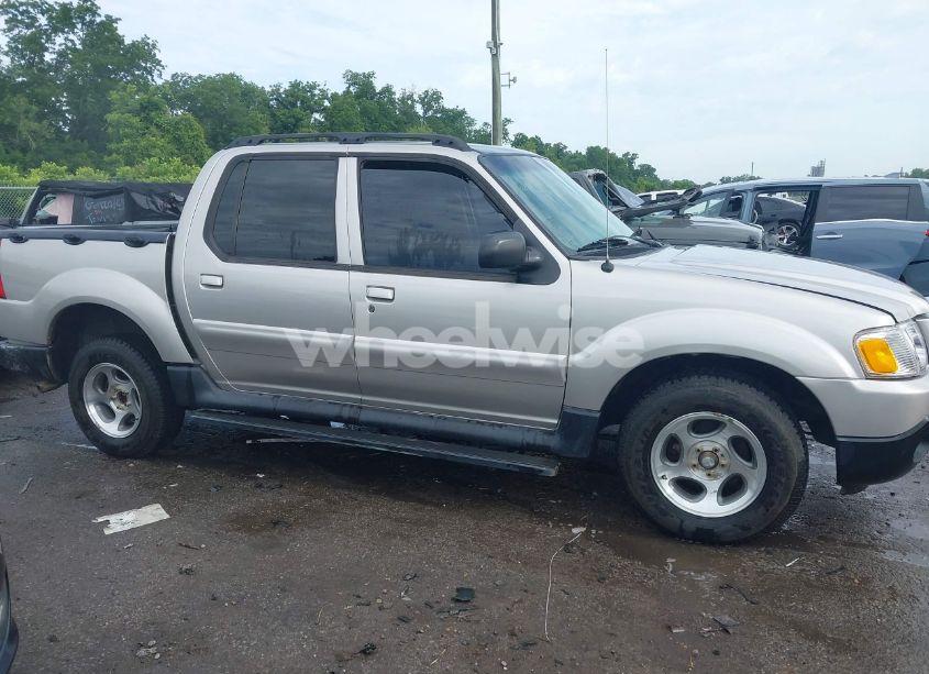 Photo 13 of 2004 Ford Explorer SPORT TRAC (VIN 1FMZU67K44UA22678)