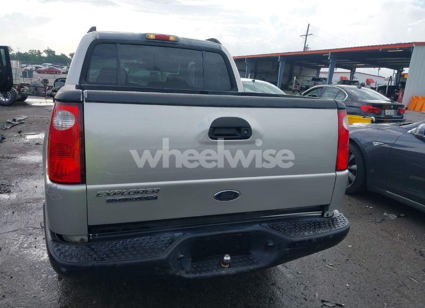 Photo 16 of 2004 Ford Explorer SPORT TRAC (VIN 1FMZU67K44UA22678)
