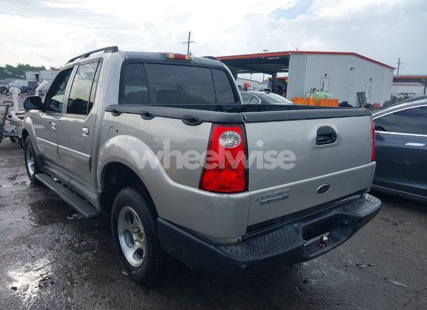 Photo 3 of 2004 Ford Explorer SPORT TRAC (VIN 1FMZU67K44UA22678)