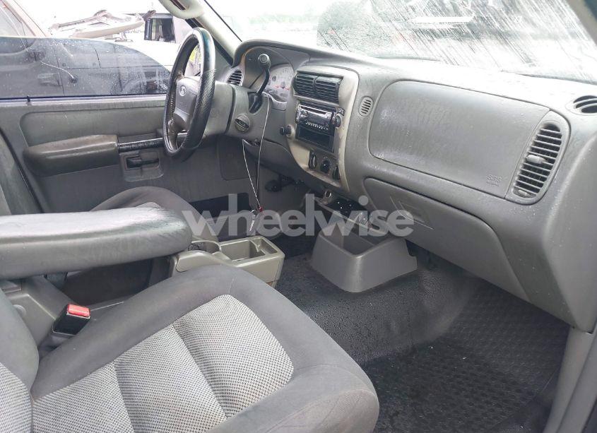 Photo 5 of 2004 Ford Explorer SPORT TRAC (VIN 1FMZU67K44UA22678)