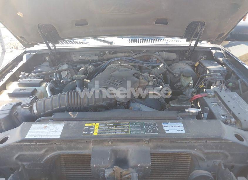 Photo 10 of 2004 Ford Explorer SPORT TRAC ADRENALIN/XLS/XLT (VIN 1FMZU67K44UB98887)