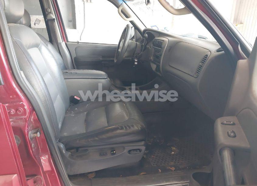 Photo 5 of 2005 Ford Explorer SPORT TRAC ADRENALIN/XLS/XLT (VIN 1FMZU67K45UB46046)