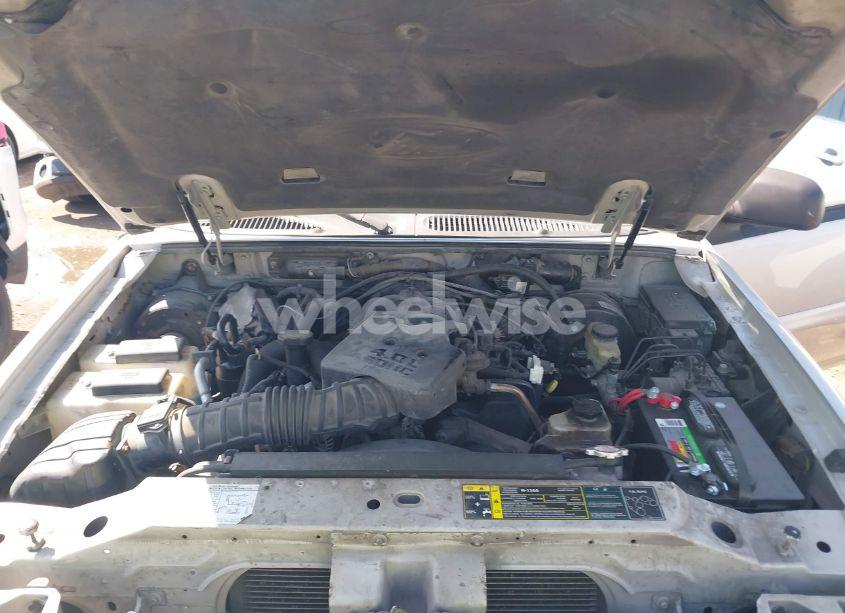 Photo 10 of 2005 Ford Explorer SPORT TRAC ADRENALIN/XLS/XLT (VIN 1FMZU67K55UB51918)