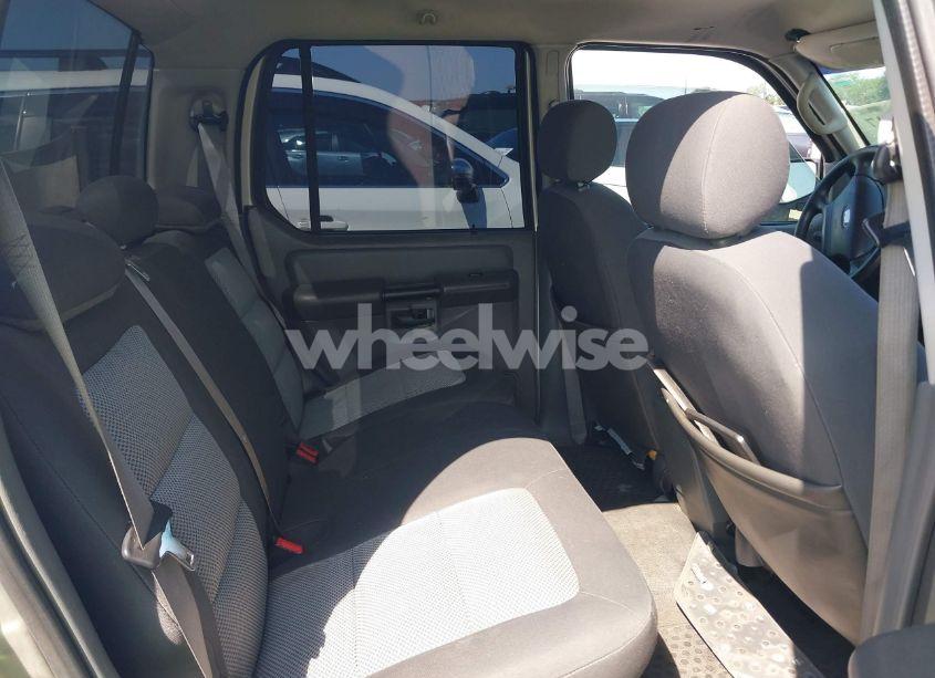 Photo 8 of 2005 Ford Explorer SPORT TRAC ADRENALIN/XLS/XLT (VIN 1FMZU67K55UB51918)