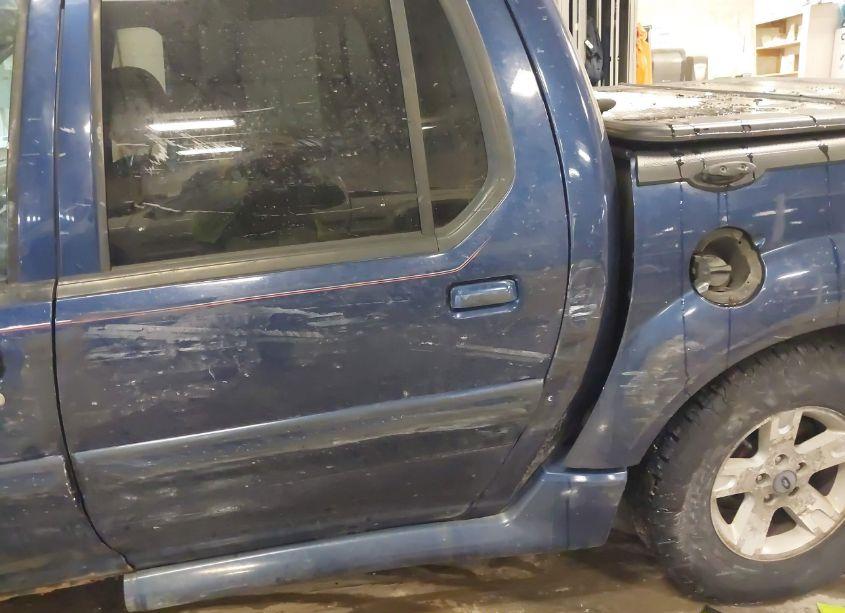 Photo 13 of 2005 Ford Explorer SPORT TRAC ADRENALIN/XLS/XLT (VIN 1FMZU67K55UB64619)