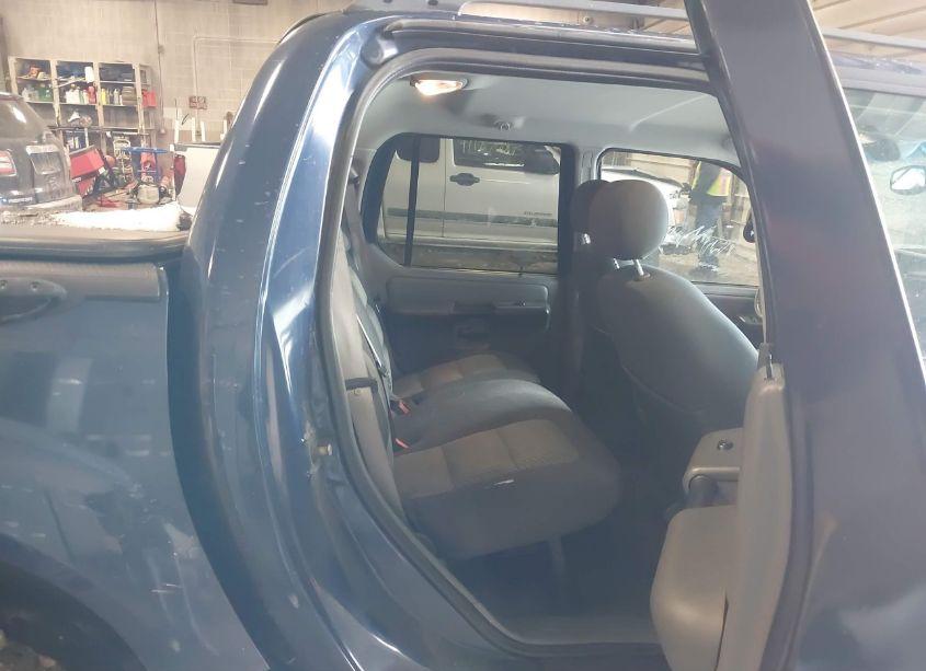 Photo 8 of 2005 Ford Explorer SPORT TRAC ADRENALIN/XLS/XLT (VIN 1FMZU67K55UB64619)