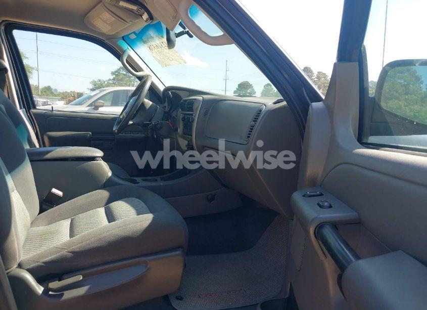 Photo 5 of 2004 Ford Explorer SPORT TRAC ADRENALIN/XLS/XLT (VIN 1FMZU67K64UA22178)