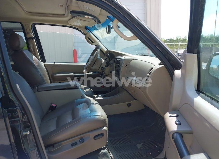 Photo 5 of 2004 Ford Explorer SPORT TRAC ADRENALIN/XLS/XLT (VIN 1FMZU67K64UA28448)