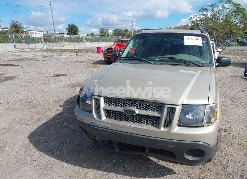 Photo 13 of 2004 Ford Explorer SPORT TRAC ADRENALIN/XLS/XLT (VIN 1FMZU67K64UA60820)