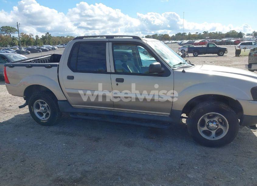 Photo 14 of 2004 Ford Explorer SPORT TRAC ADRENALIN/XLS/XLT (VIN 1FMZU67K64UA60820)
