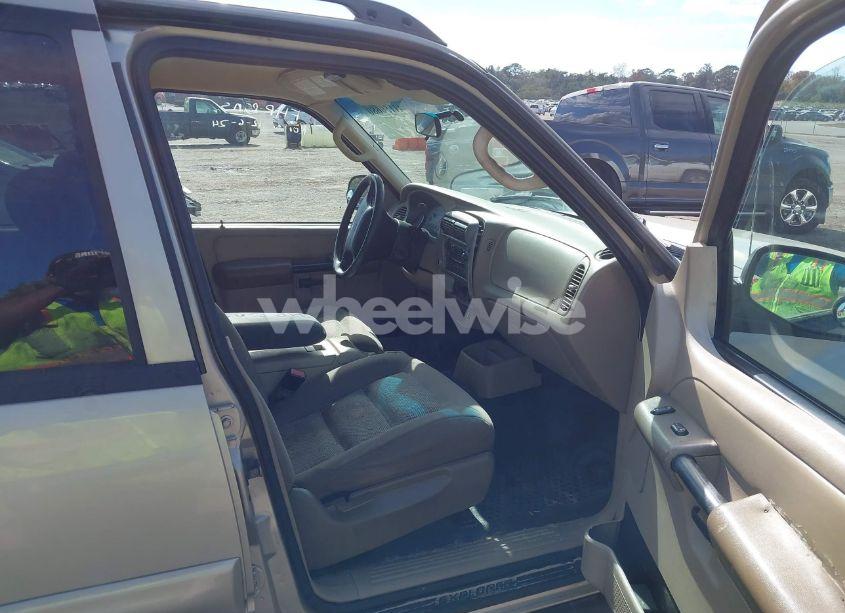 Photo 5 of 2004 Ford Explorer SPORT TRAC ADRENALIN/XLS/XLT (VIN 1FMZU67K64UA60820)