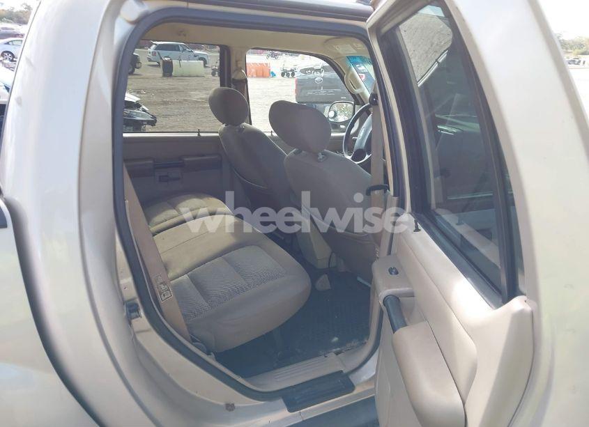 Photo 8 of 2004 Ford Explorer SPORT TRAC ADRENALIN/XLS/XLT (VIN 1FMZU67K64UA60820)