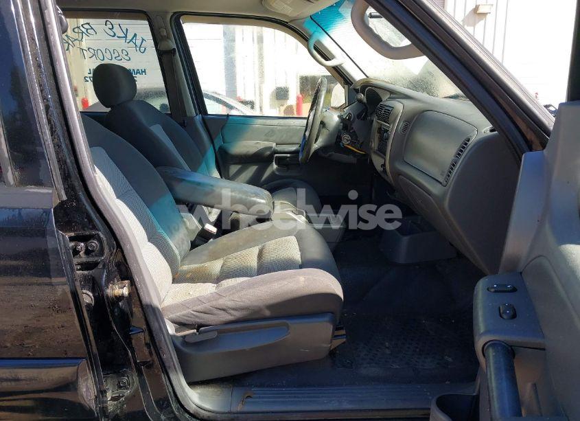 Photo 5 of 2004 Ford Explorer SPORT TRAC ADRENALIN/XLS/XLT (VIN 1FMZU67K64UC40136)