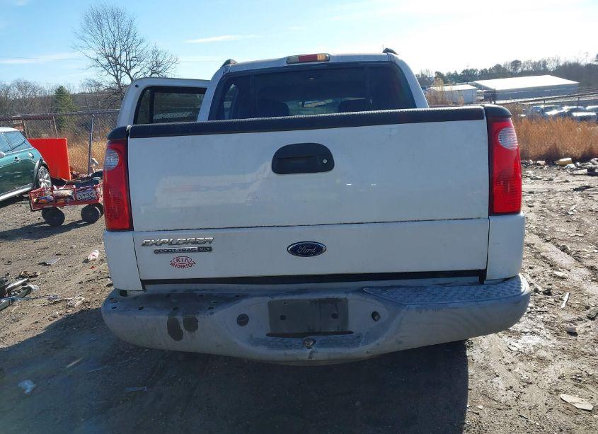 Photo 12 of 2005 Ford Explorer SPORT TRAC ADRENALIN/XLS/XLT (VIN 1FMZU67K65UA64660)